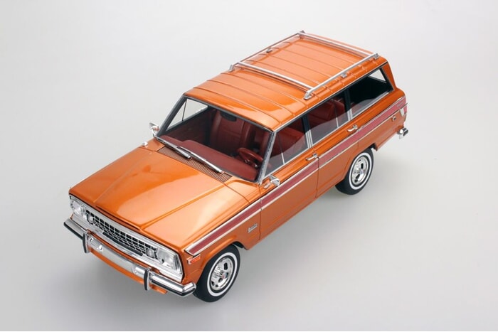 Jeep Grand Wagoneer Metallic brown