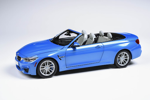 BMW M4 Cabrio blue