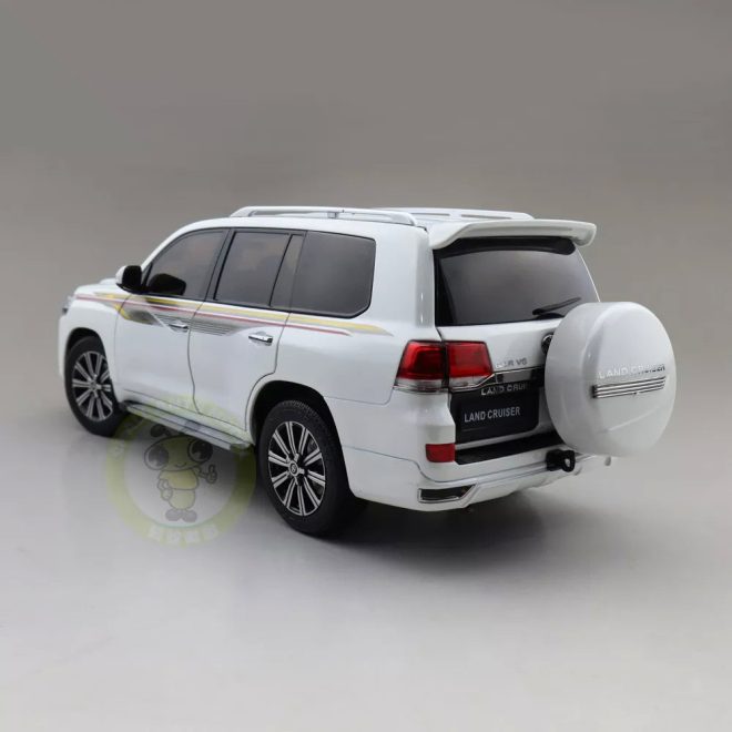 Toyota Land Cruiser 200 white ( زاپاس پشت - خط دار )